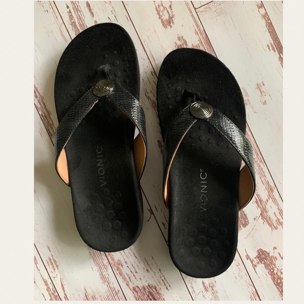 Vionic Hilda Woven Thong Sandals